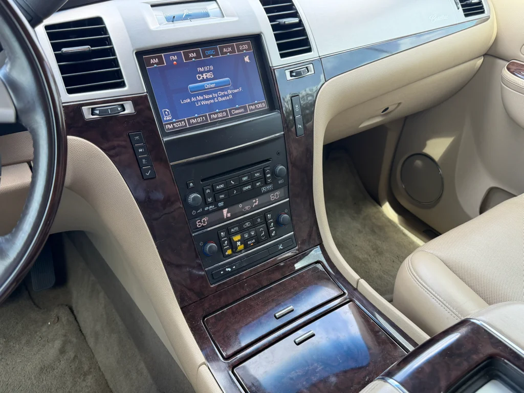 Used 2013 White Diamond Tricoat Cadillac Luxury image 15