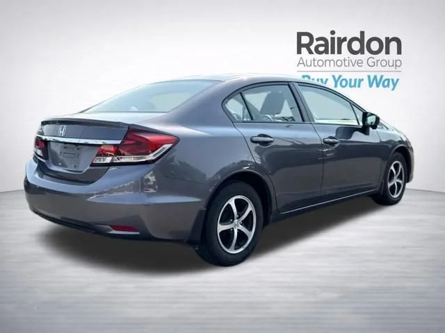 Used 2015 Modern Steel Metallic Honda SE image 8