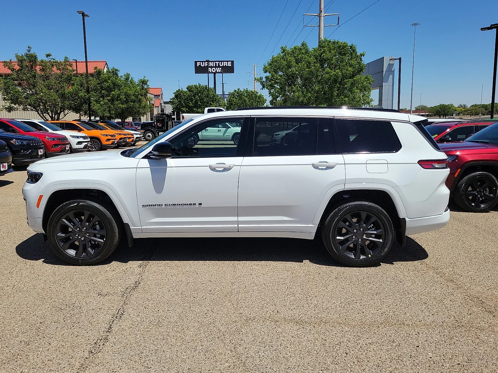 New 2026 PW7 Bright Whit Jeep L LIMITED RESERVE 4X4 image 2