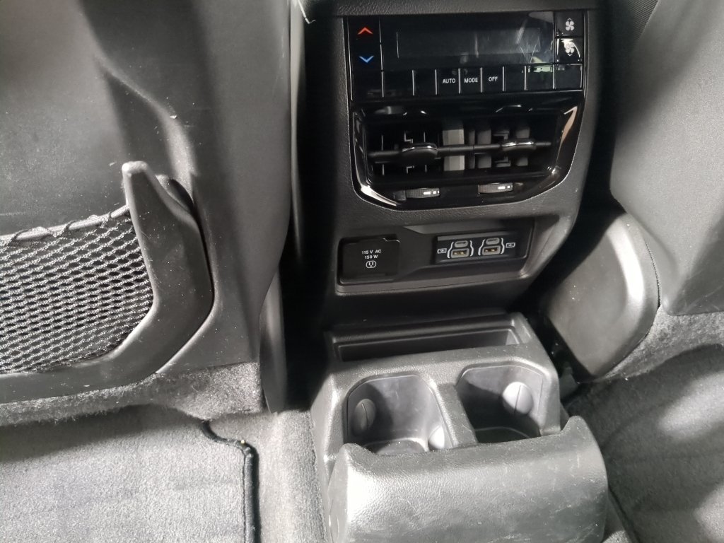 Used 2024 Diamond Black Crystal Pearlcoat Jeep Altitude X image 19