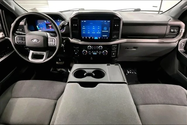 Used 2025 Agate Black Metallic Ford XLT image 17