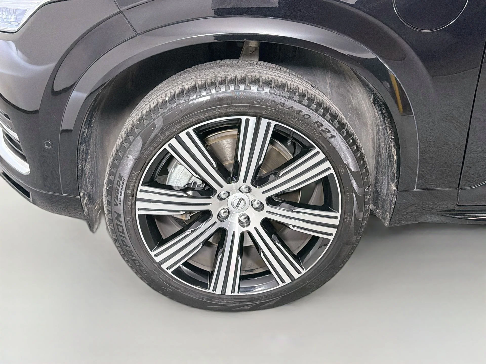 Certified Used 2023 Onyx Black Volvo Plus image 35