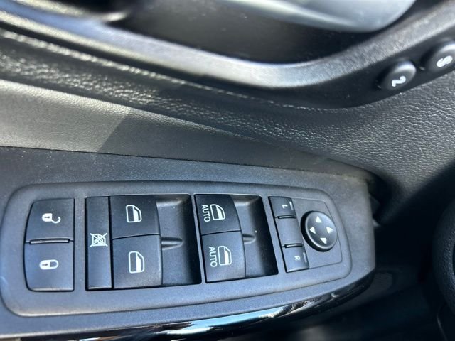 Used 2023 Gray Jeep Altitude image 36