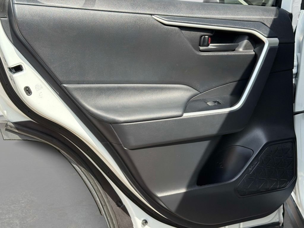 Used 2022 White Toyota LE image 13