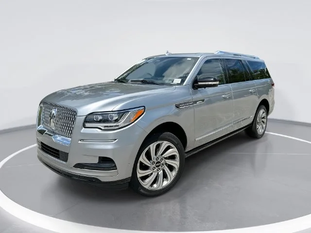 Used 2024 Silver Lincoln Reserve image 1