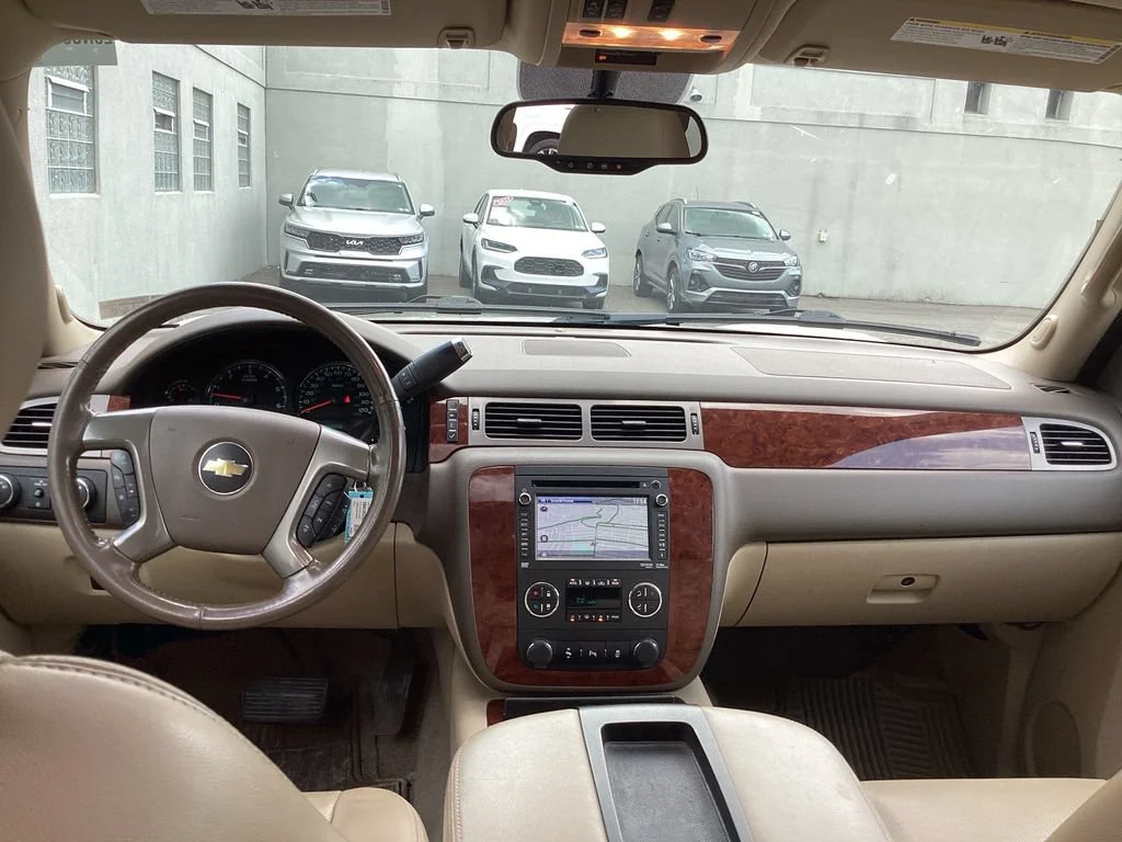 Used 2012 WHITE DIAMOND TRICOAT Chevrolet LTZ image 30