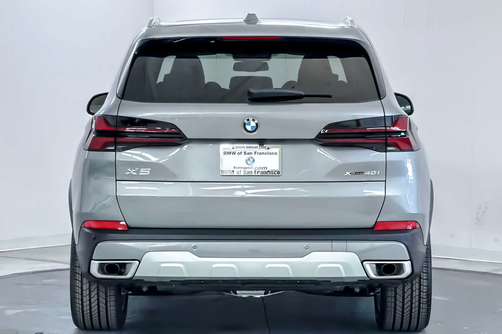 New 2026 Skyscraper Grey Metallic BMW xDrive40i image 7
