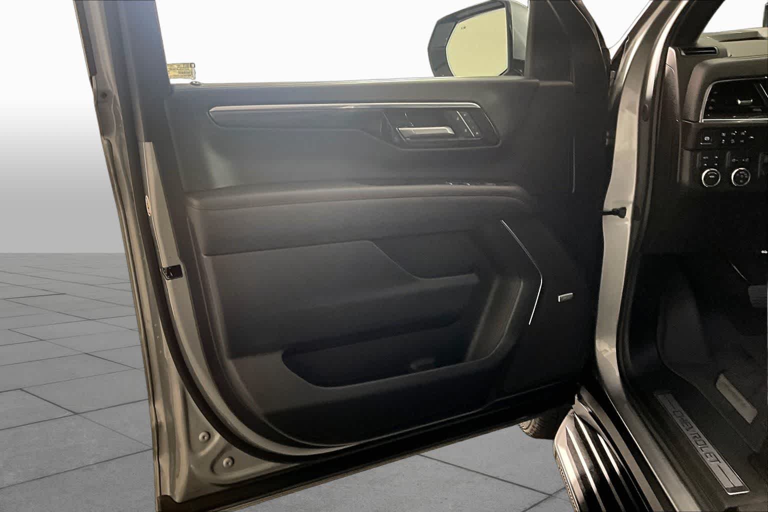 Used 2025 Sterling Gray Metallic Chevrolet RST image 21