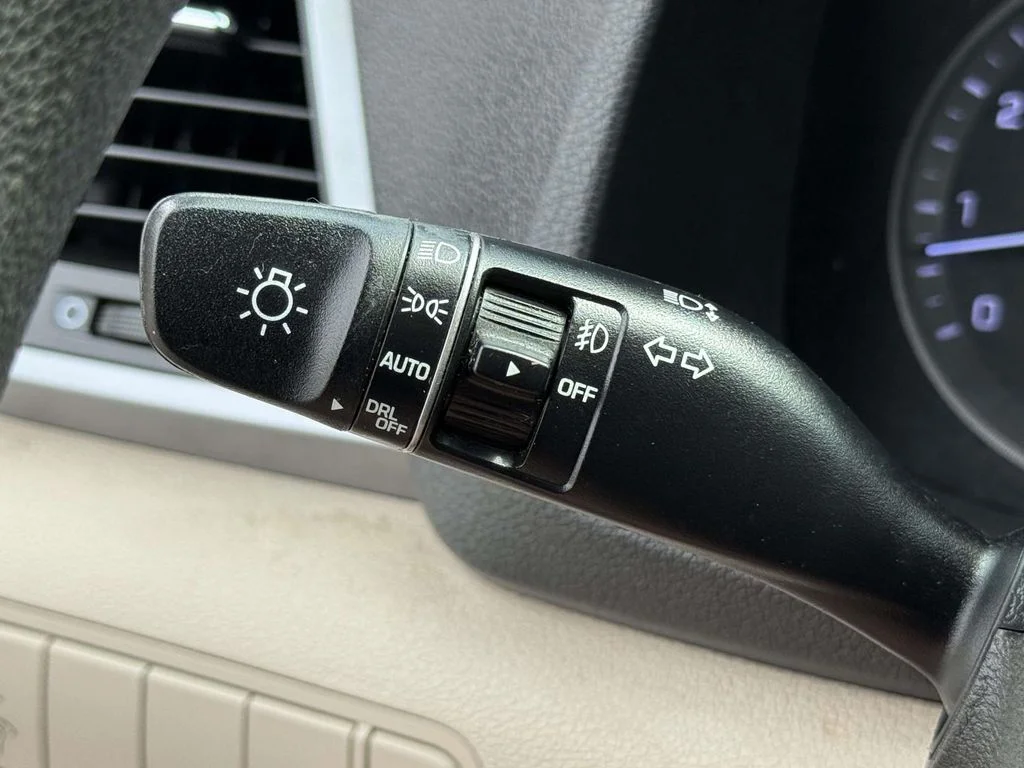 Used 2016 Red Hyundai SE image 23