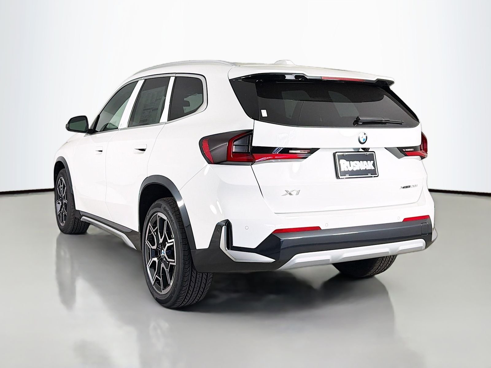 New 2026 Alpine White BMW xDrive28i image 5