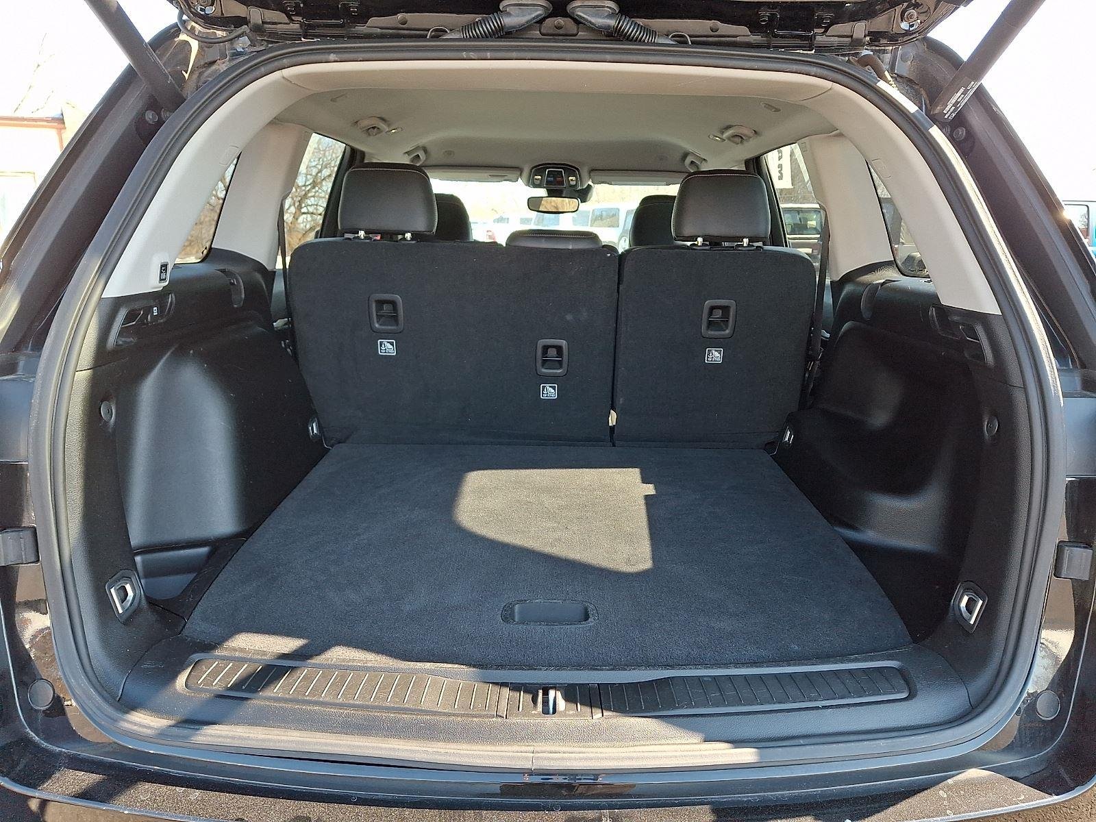 Used 2023 Diamond Black Crystal Pearlcoat Jeep Limited image 30