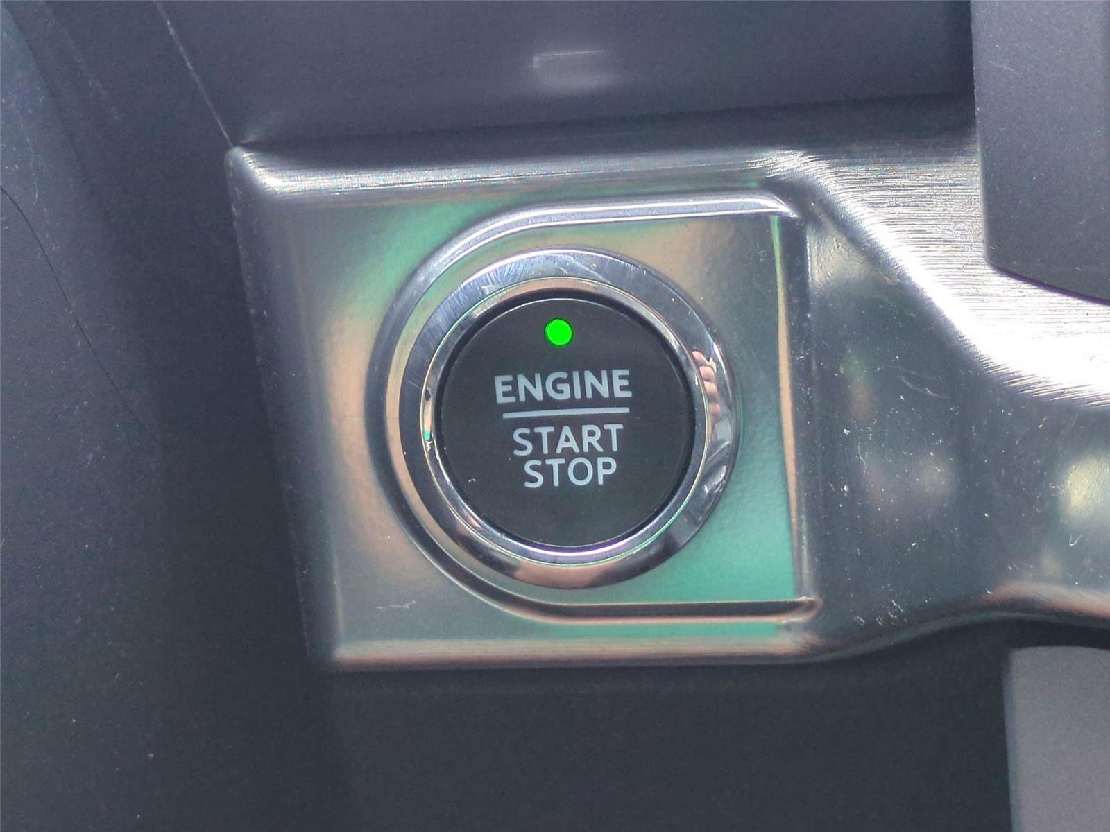 Used 2022 Iconic Silver Metallic Ford LARIAT image 31