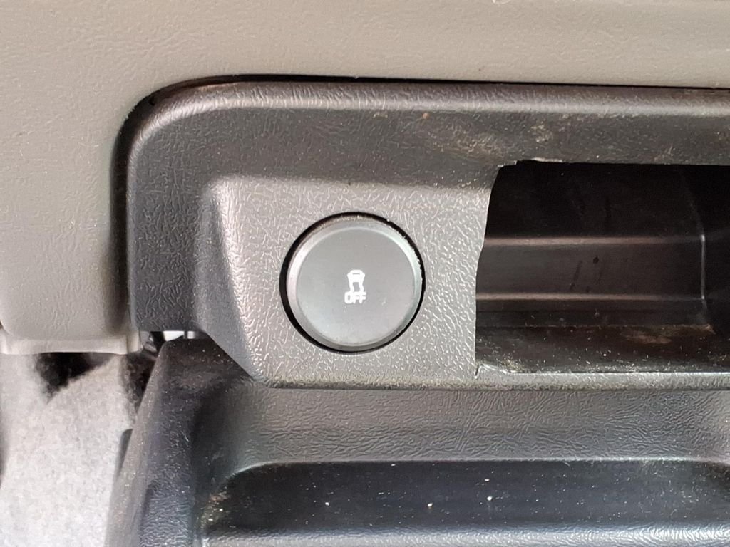 Used 2010 Silver Metallic Ford XL image 9