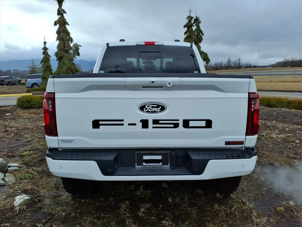 New 2026 Oxford White Ford XLT image 4