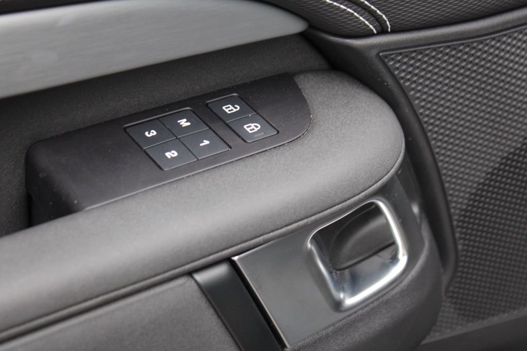 Used 2025 Blue Land Rover Dynamic SE image 13
