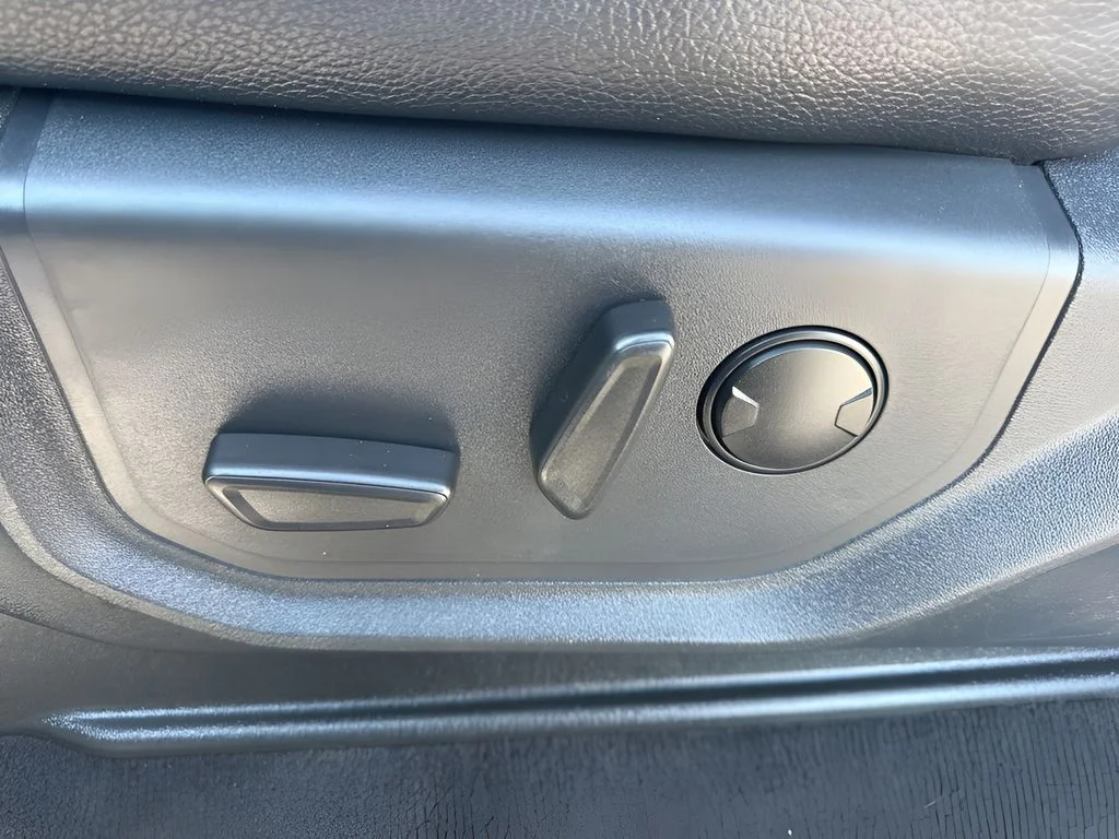 Used 2022 White Ford Lariat image 10