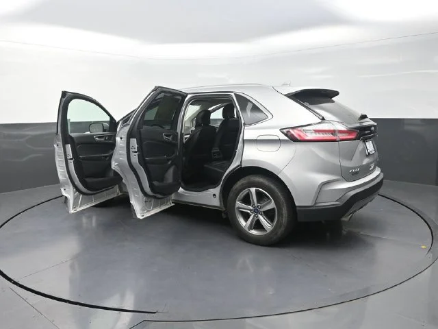 Used 2019 Silver Ford SEL image 34