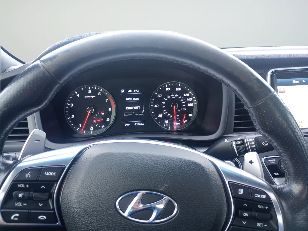 Used 2018 Blue Hyundai Limited image 23