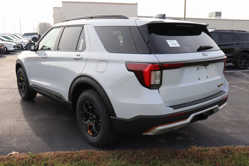 New 2026 Space White Metallic Ford Tremor® image 7