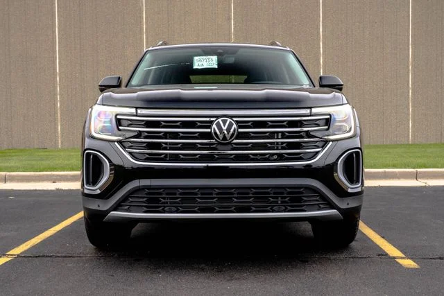 New 2026 Black Volkswagen 2.0T SE w/Technology image 2