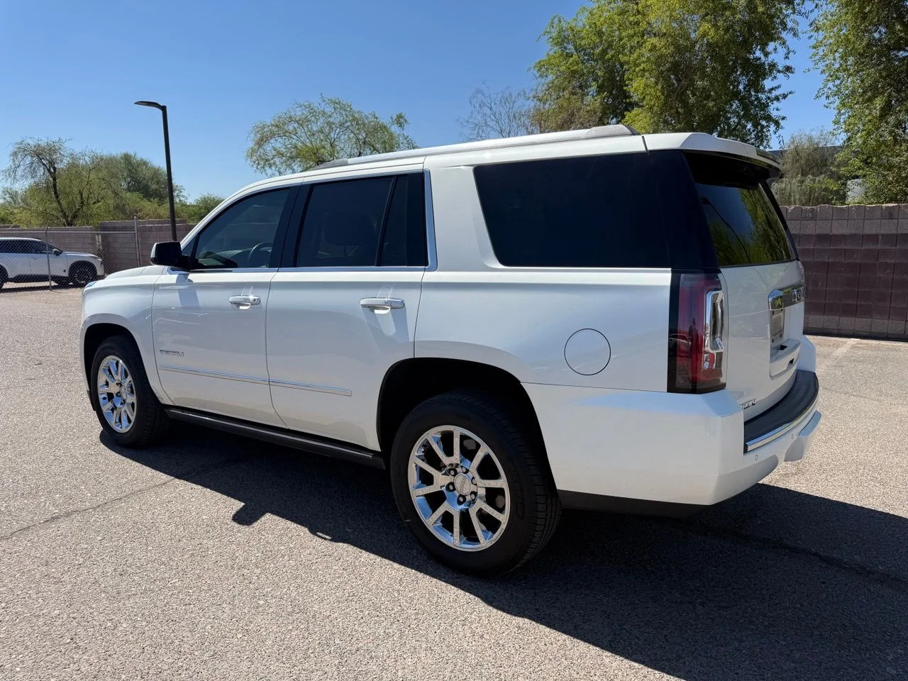Used 2015 White Diamond Tricoat GMC Denali image 6
