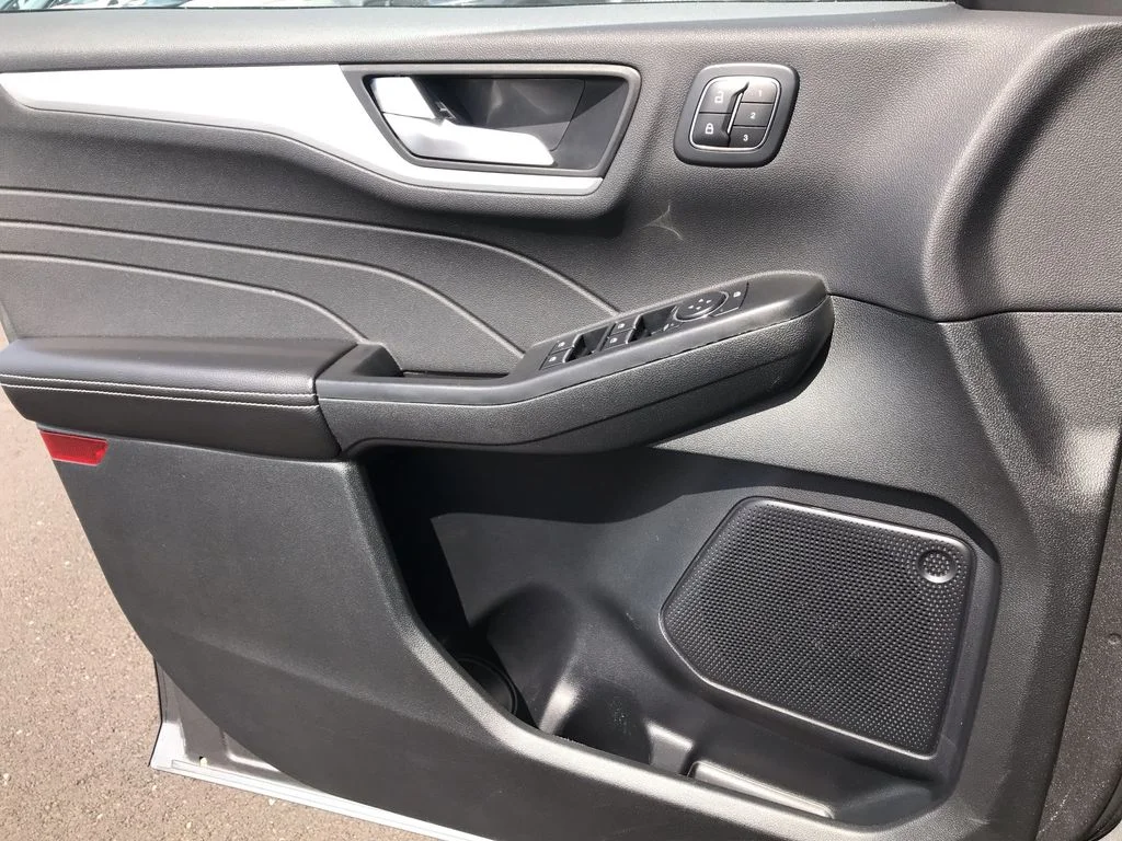 Used 2025  Ford Platinum image 13