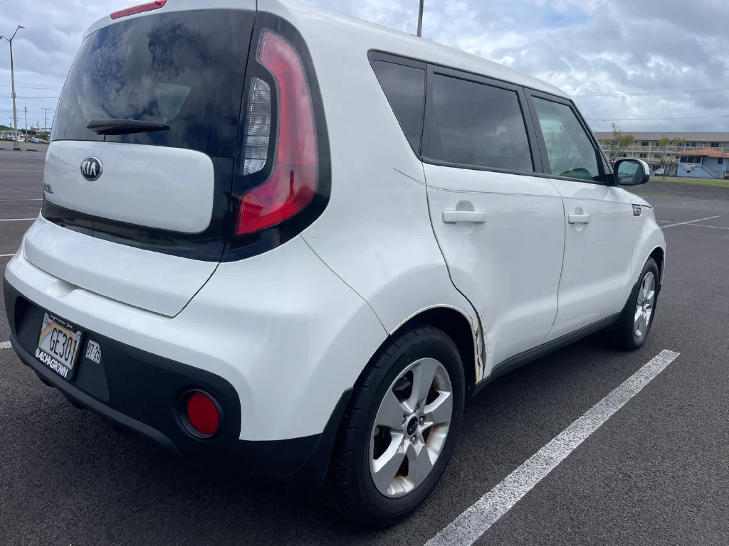 Used 2018 White Kia Base image 5
