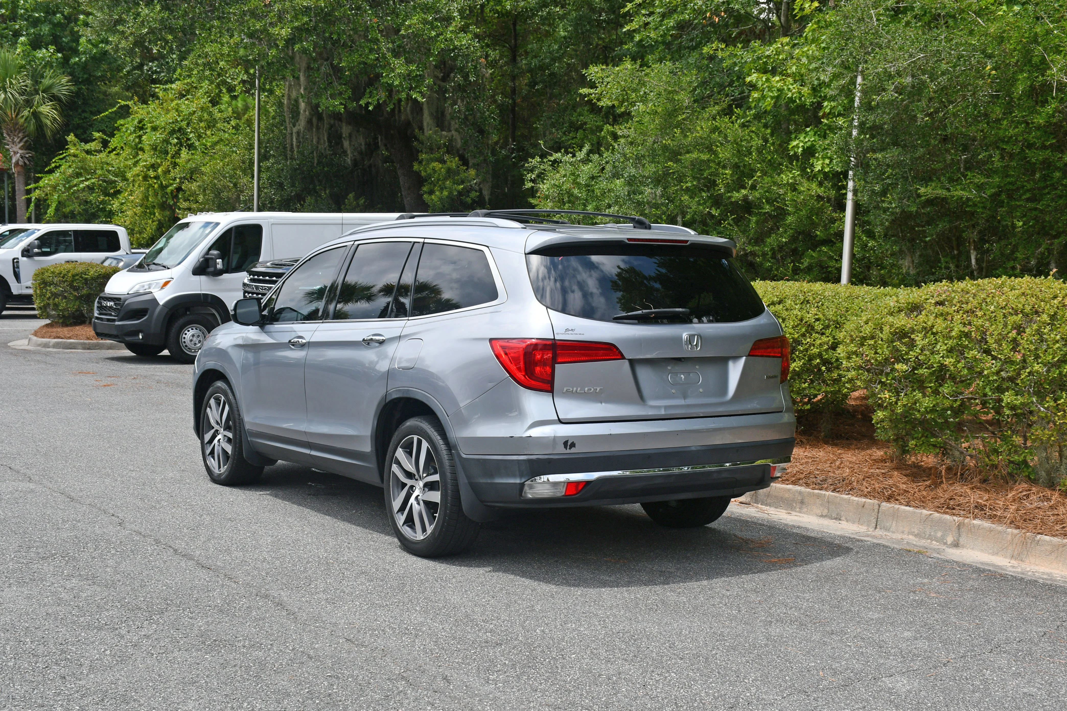 Used 2017  Honda Touring image 2