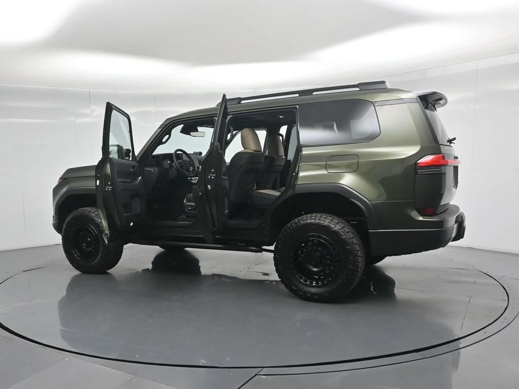 Used 2025 Green Lexus 550 Overtrail+ image 33