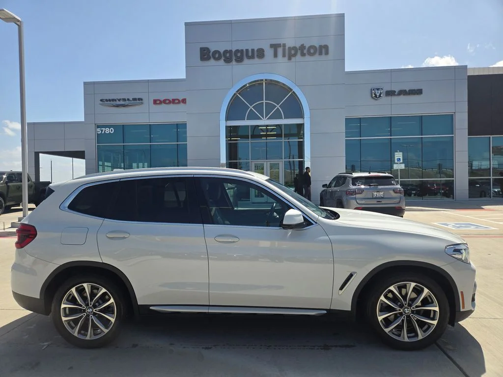 Used 2019 White BMW sDrive30i image 2