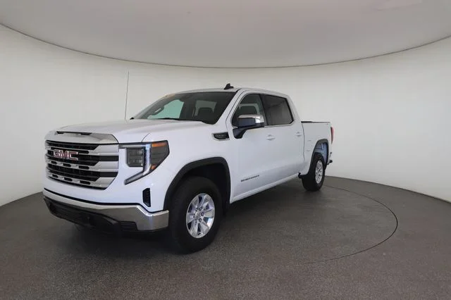 Used 2023 White GMC SLE image 4