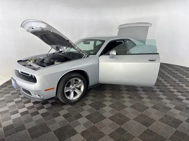Used 2022 Silver Dodge SXT image 12