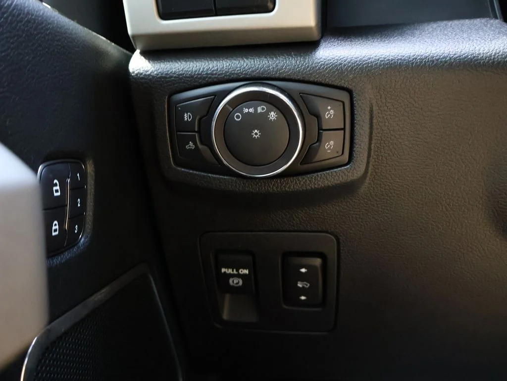 Used 2018 Magnetic Ford Lariat image 32