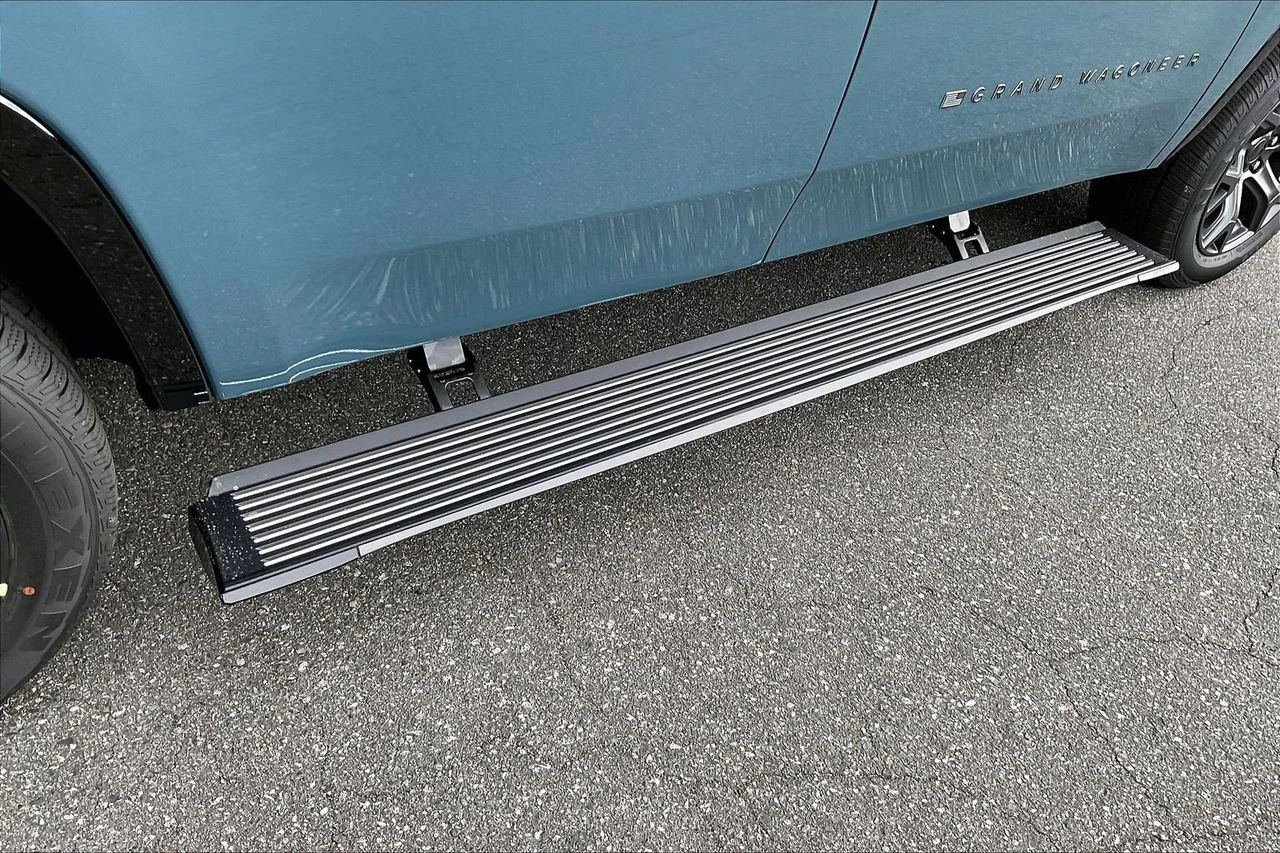 New 2026 Steel Blue Jeep Limited Altitude image 9