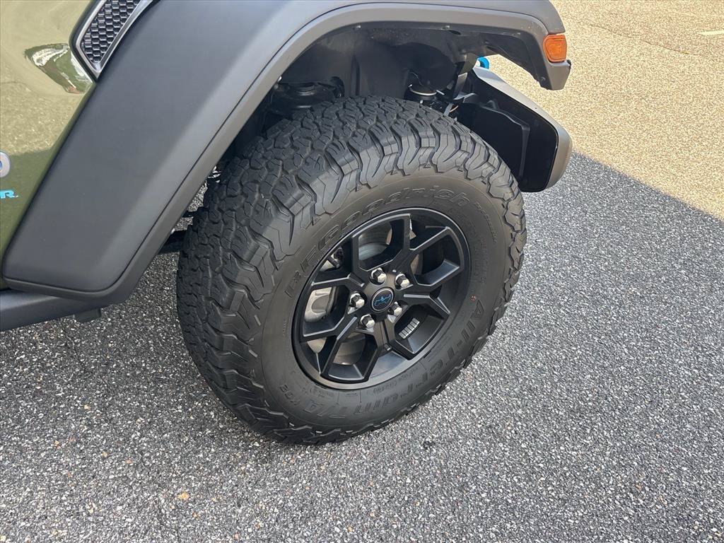 Used 2024 Green Clearcoat Jeep Willys 4xe image 28