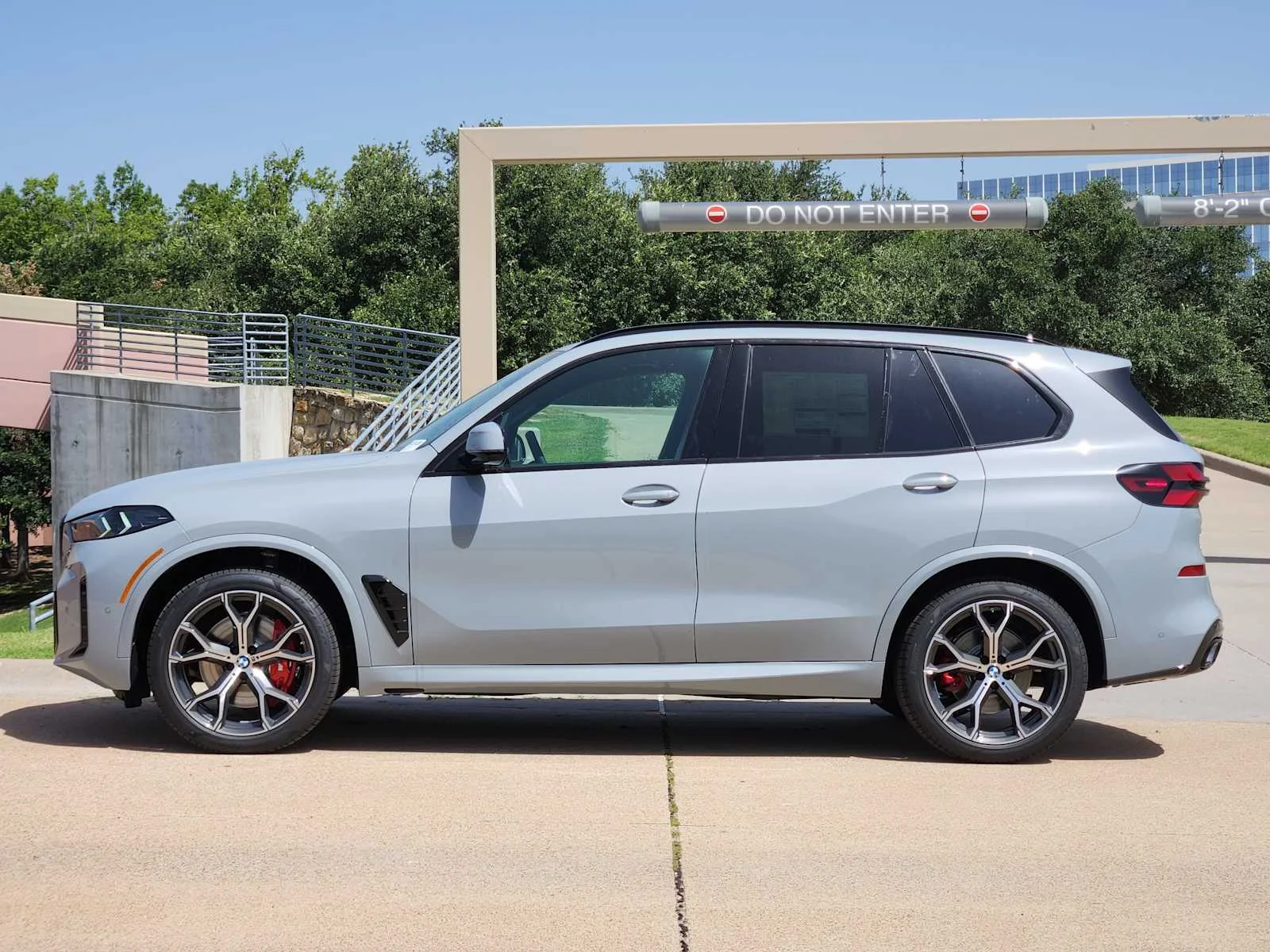 Used 2026 Brooklyn Grey Metallic BMW xDrive40i image 2