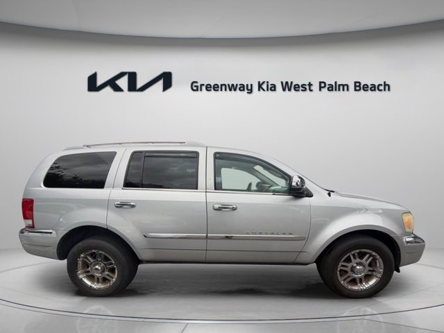 Used 2007 Silver Chrysler Limited image 8