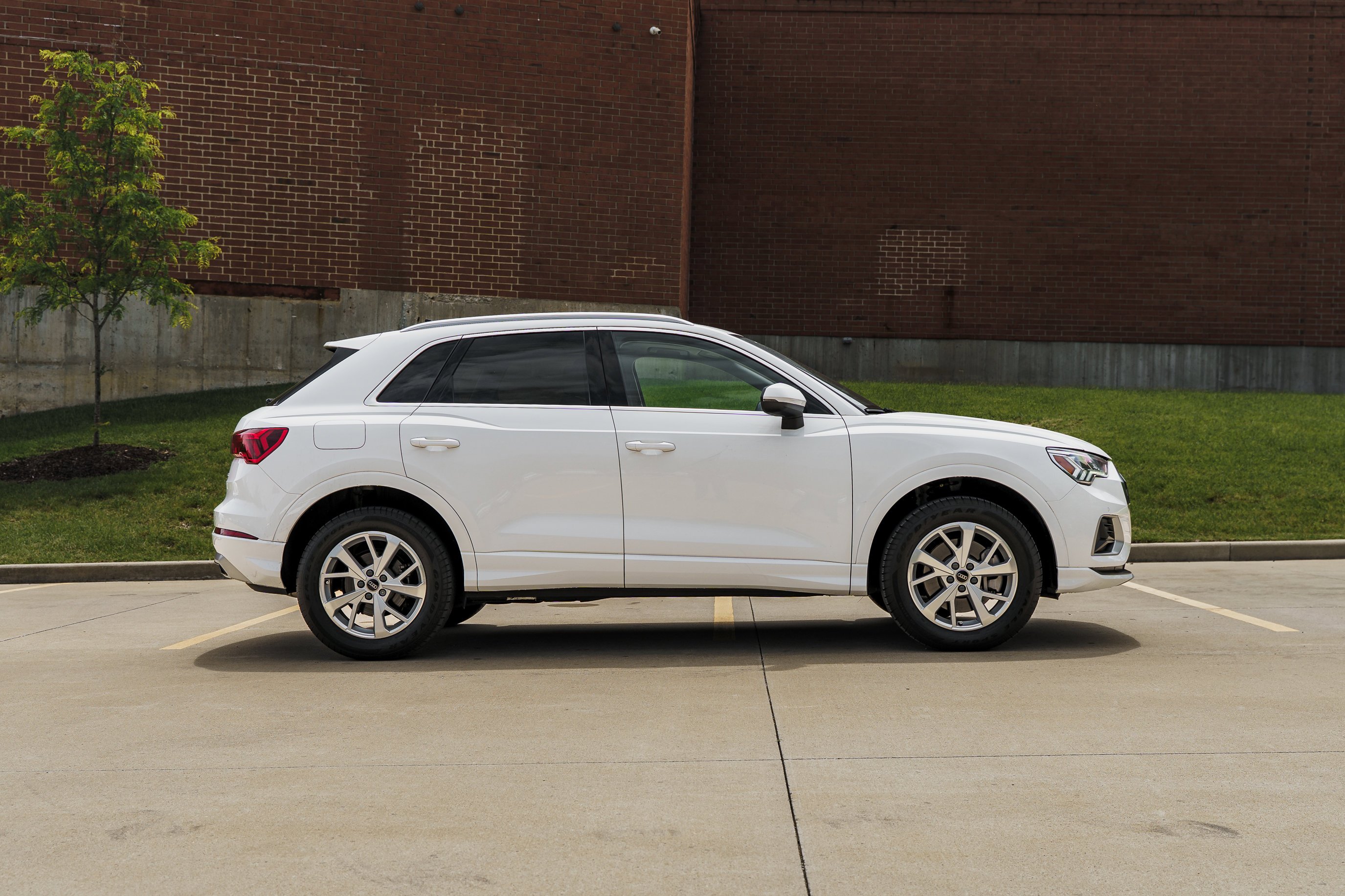 Used 2023 Ibis White Audi Premium image 3