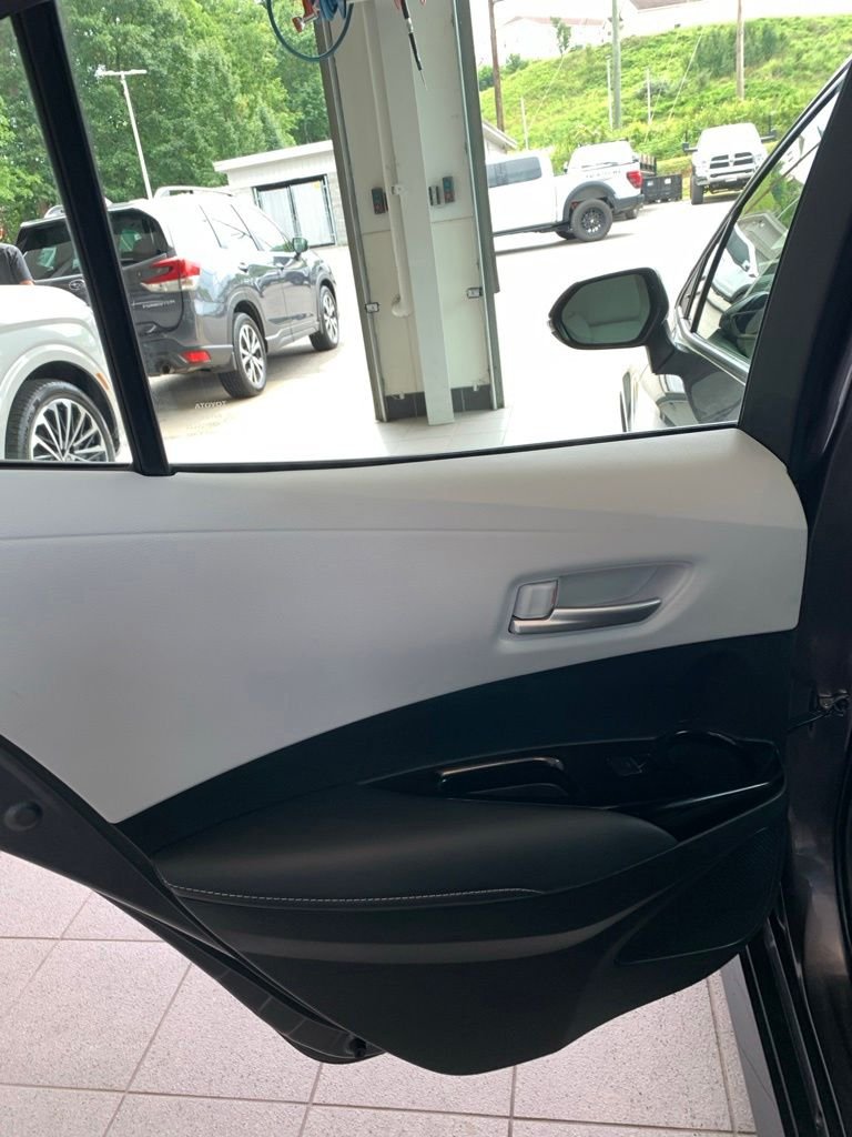 2025 Toyota Corolla Hatchback SE - Photo 12