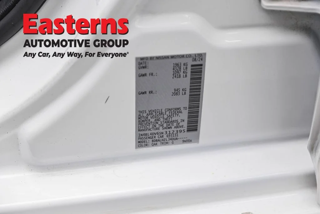 Used 2025 White Nissan 2.5 SV image 32