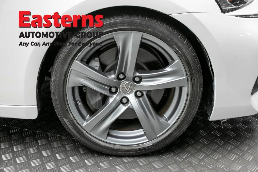 Used 2018 White Lexus 300 image 31
