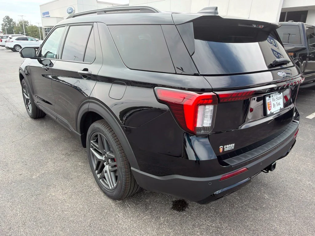 New 2026 Agate Black Metallic Ford ST-Line image 3