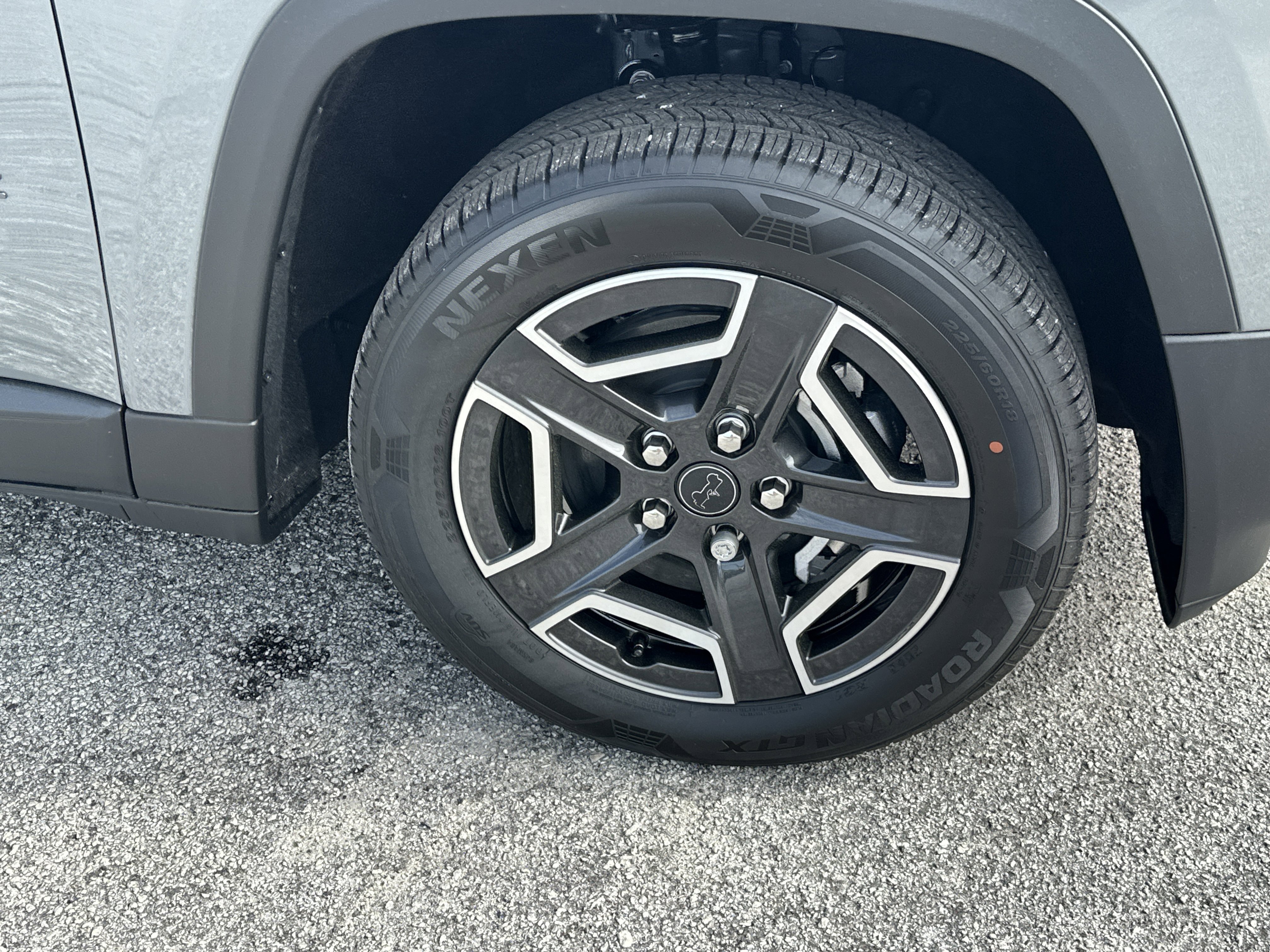 New 2026 Sting-Gray Clear-Coat Exterior Paint Jeep Limited image 13