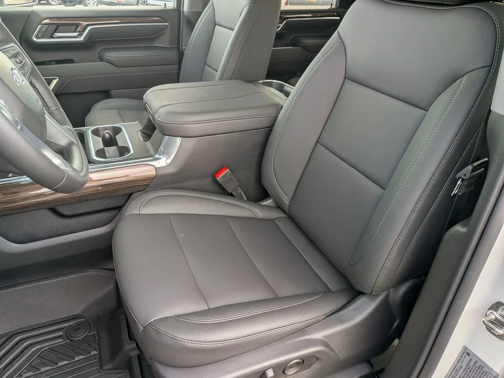 New 2026 Summit White Chevrolet LT image 27