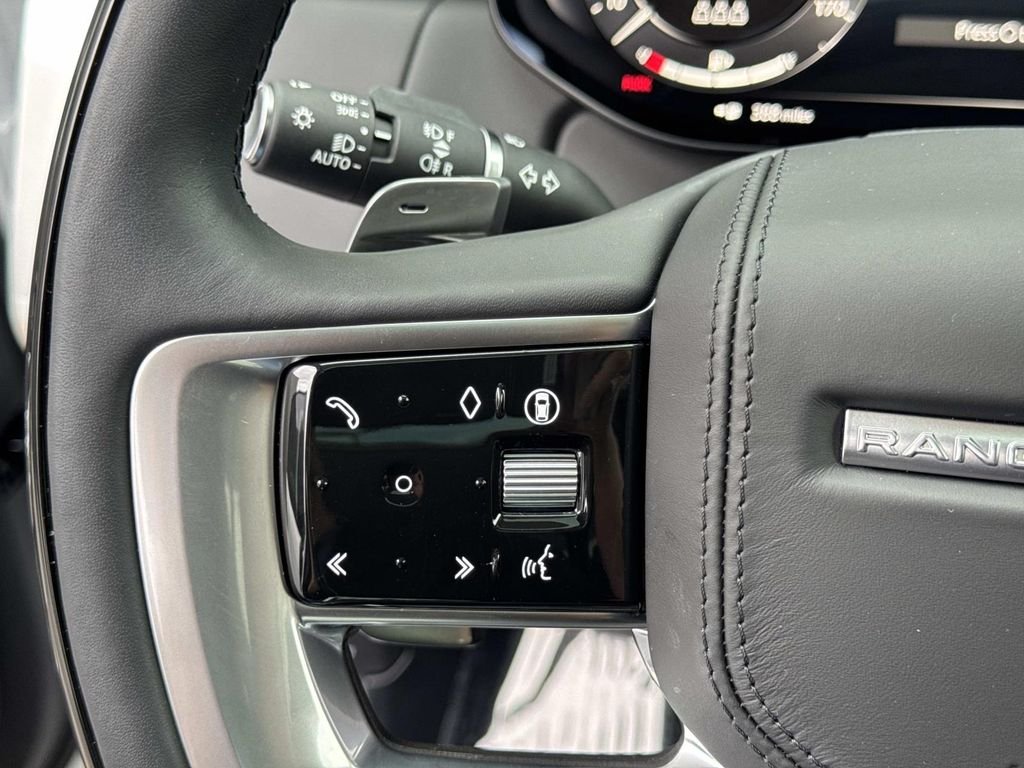 New 2026 Fuji White Land Rover SE image 30