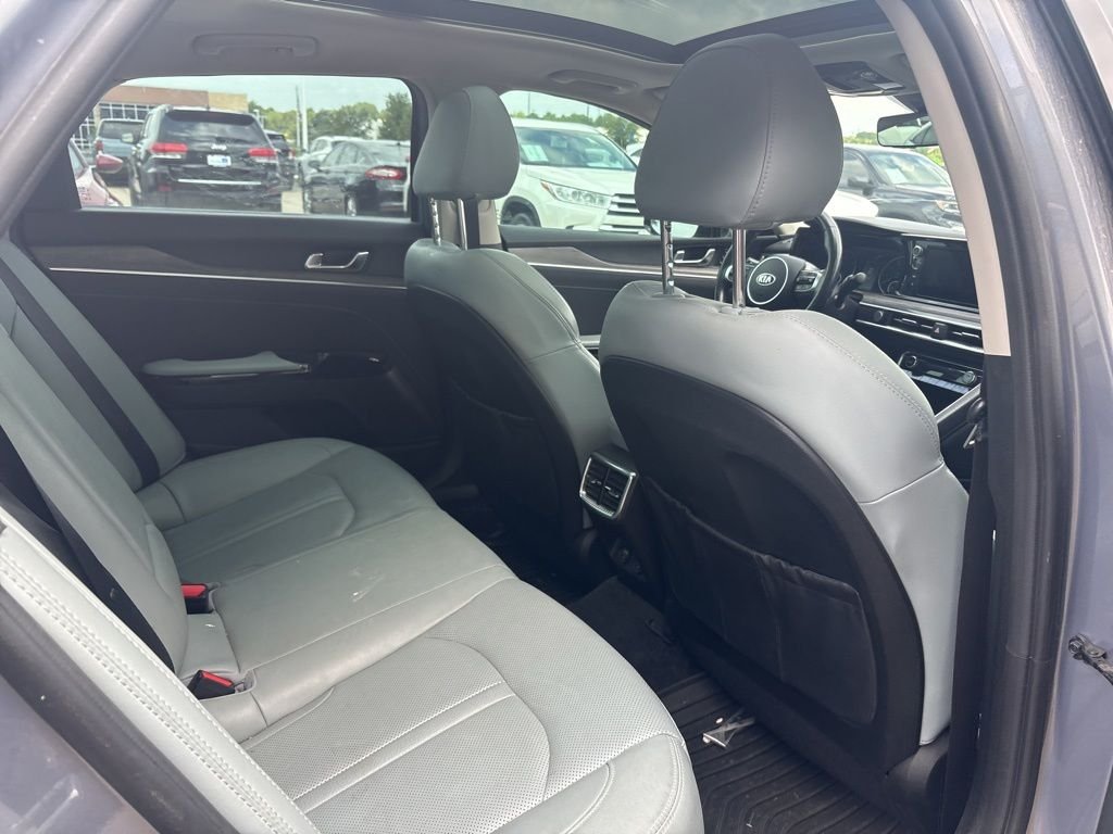 Used 2021 Everlasting Silver Kia EX image 30