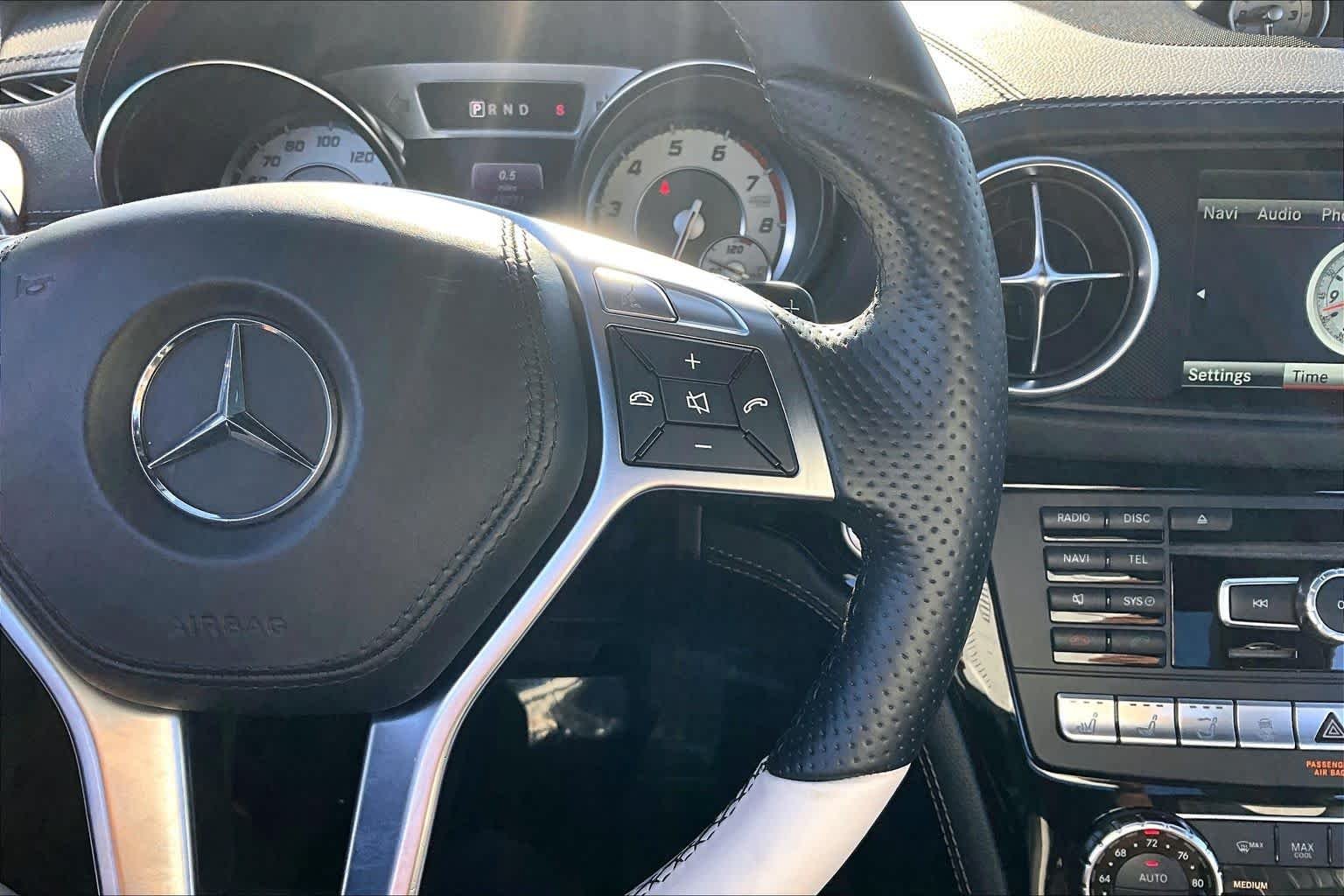 Used 2015 designo Diamond White Metallic Mercedes-Benz SL 550 image 22