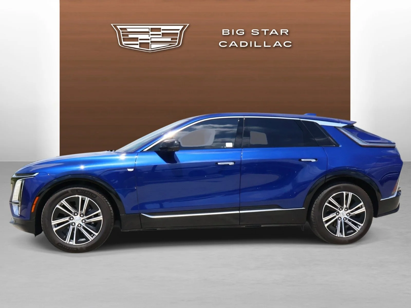 Used 2024 Cadillac LYRIQ Luxury 1 with VIN 1GYKPPRK5RZ120431 for sale in Friendswood, TX