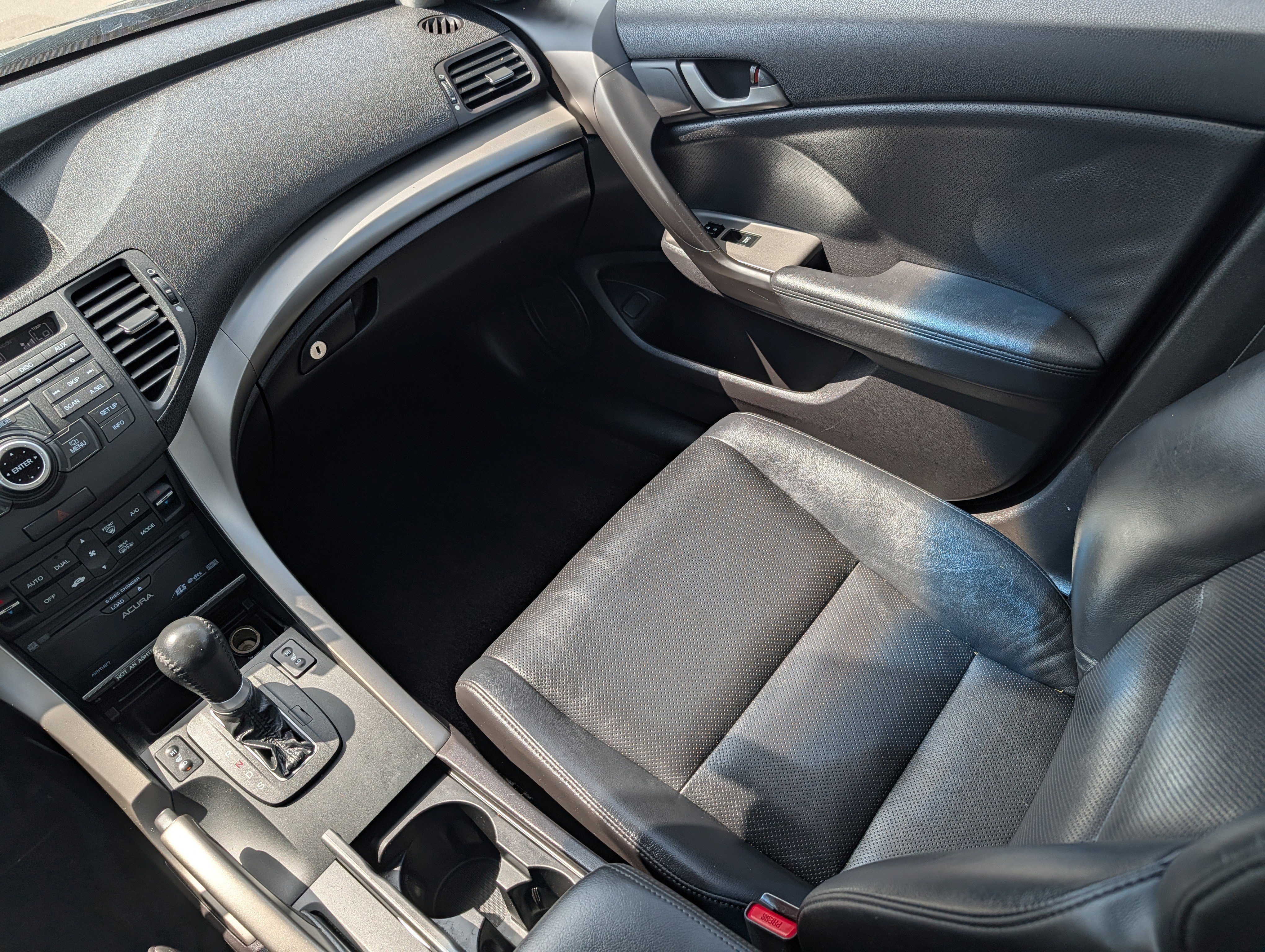 Used 2010 Crystal Black Pearl Acura  image 11