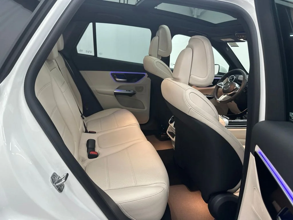 New 2027 White Mercedes-Benz GLC 300 image 23